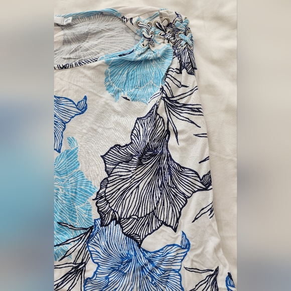 Top - Picture 2 of 5